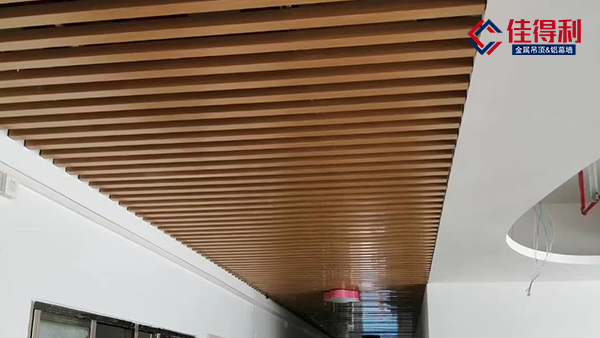 弧形鋁方通有什么特點呢？