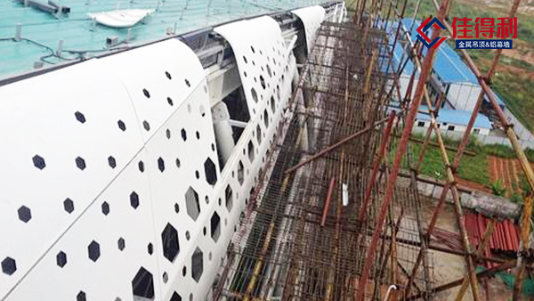 你知道導(dǎo)致鋁單板掉漆是哪些原因嗎？