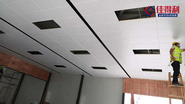 鋁天花安裝上需到達到平整牢固