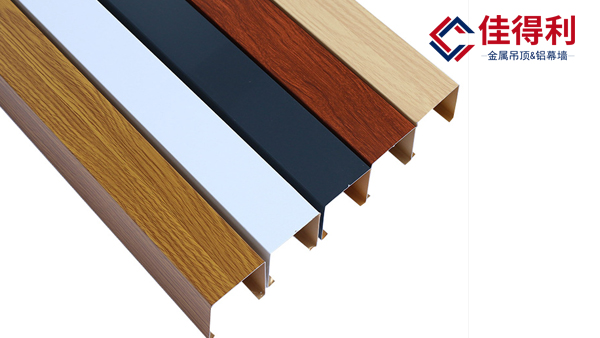 使用黑白灰顏色鋁方通吊頂天花美的bling bling bling