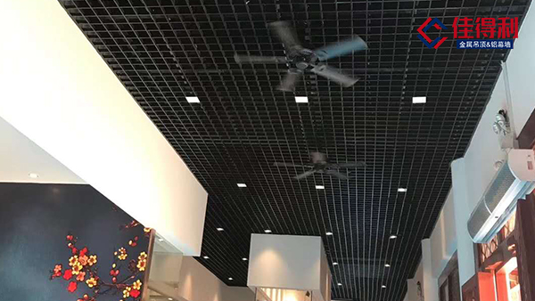 鋁格柵吊頂為何銷(xiāo)量大長(zhǎng)？廠家?guī)湍惴治鍪蹆r(jià)標(biāo)準(zhǔn)